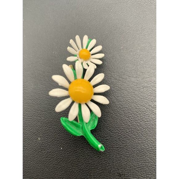 Vintage Daisy Flower Enamel Pin Cottagecore Spring Time - Picture 2 of 4